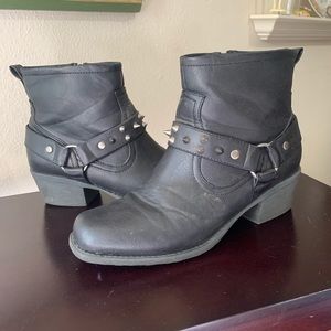 Black moto spiked boots
